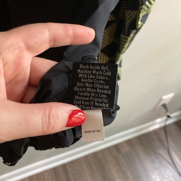 FILA‎ Reflective Jacket - Picture 9 of 9